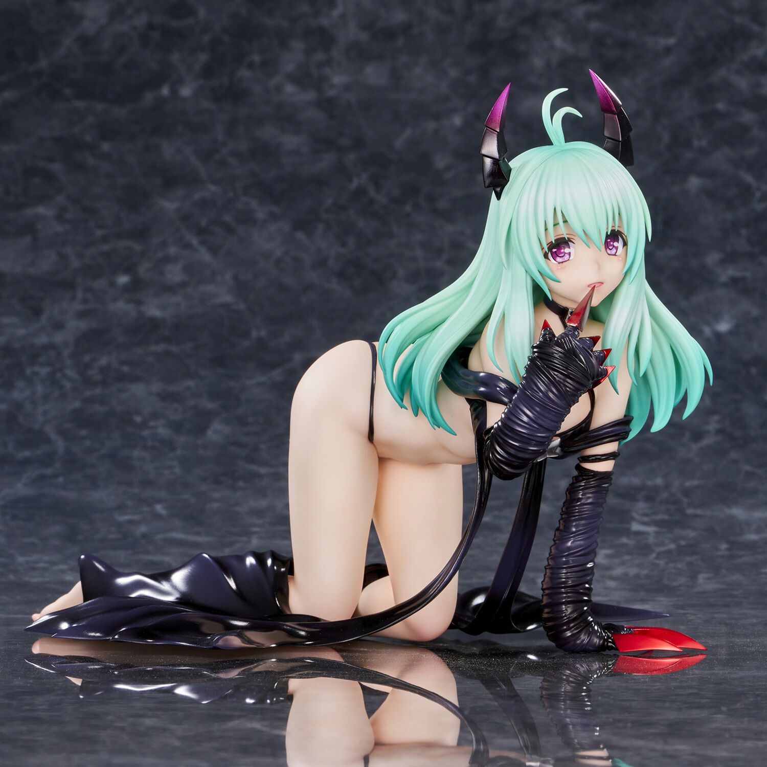 to-love-ru-darkness-run-elsie-jewelria-16-scale-figure-darkness-ver