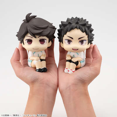 Haikyu!! - Toru Oikawa & Hajime Iwaizumi Look Up Figure Set (Uniform Ver.) (With Gift)